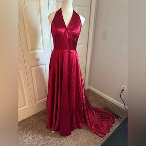 SHERRI HILL MAROON SILKY MATERIAL HALTER OPEN LEG SLIT FORMAL DRESS - SKU:471